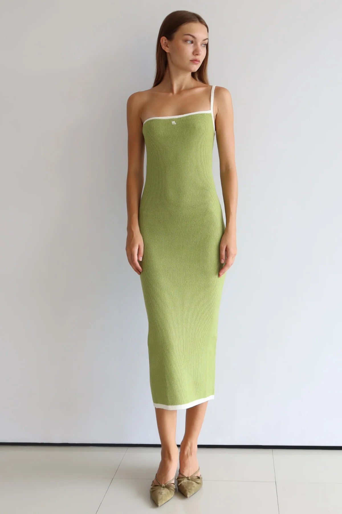 M ONE SHOULDER DRESS