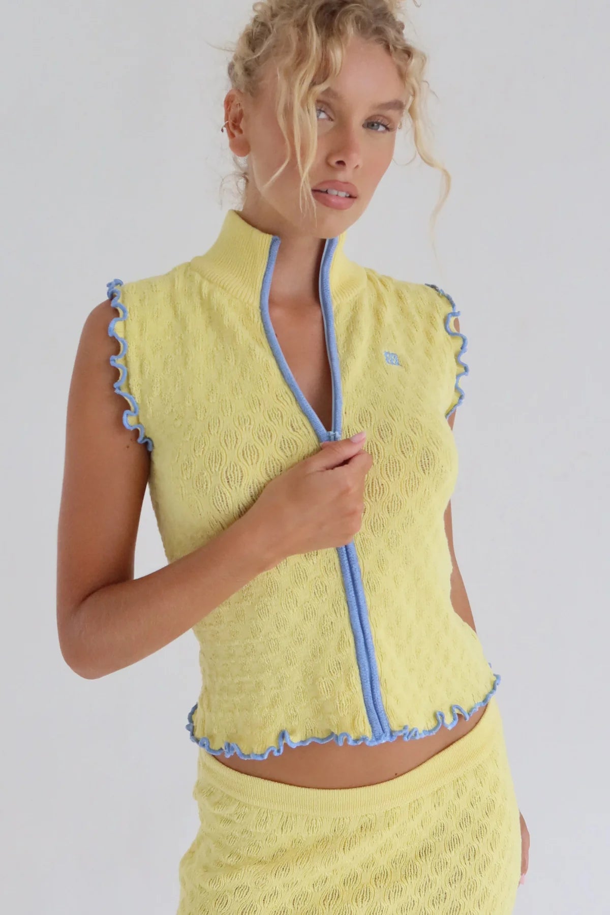 MAGNOLIA ZIP TOP